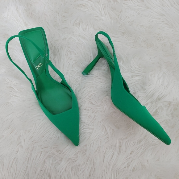 Zara Shoes - NWOT - Zara Mini Heels in Emrald Green - size 9